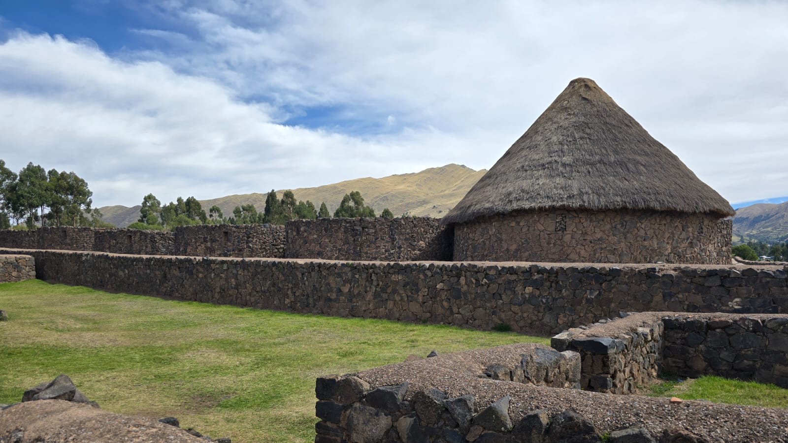 Pallaypunchu + Raqchi